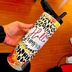 20 oz tumbler comes with 2 lids.